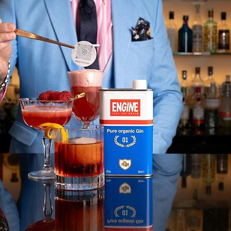 London Marriott Hotel Canary Wharf Екстериор снимка Engine Gin