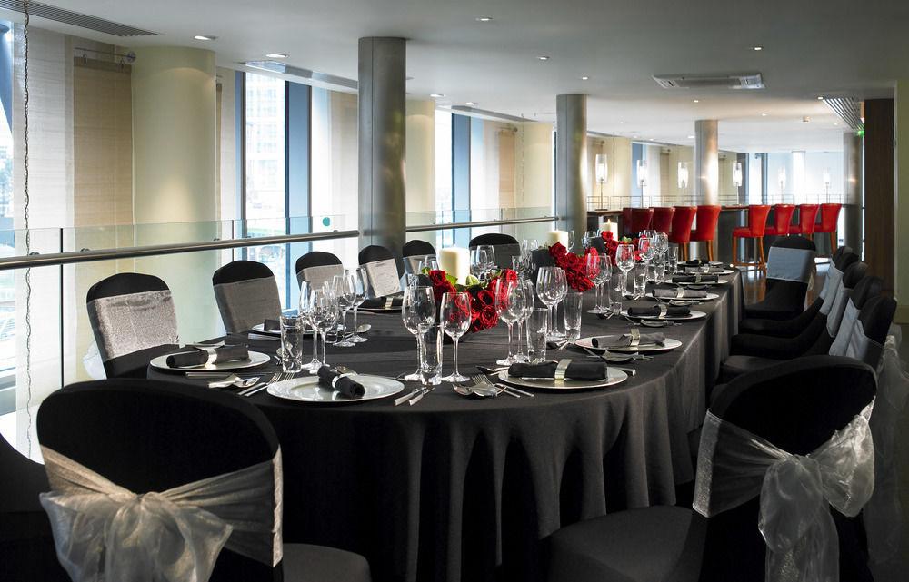 London Marriott Hotel Canary Wharf Екстериор снимка The Gallery at the National Portrait Gallery, London