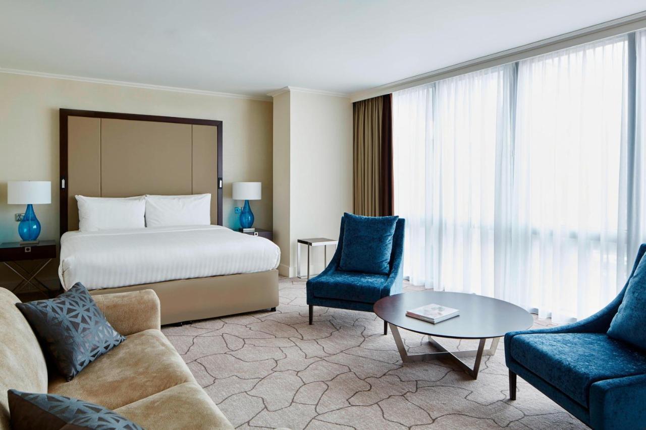 London Marriott Hotel Canary Wharf Екстериор снимка A suite at the Conrad London St. George's Wharf