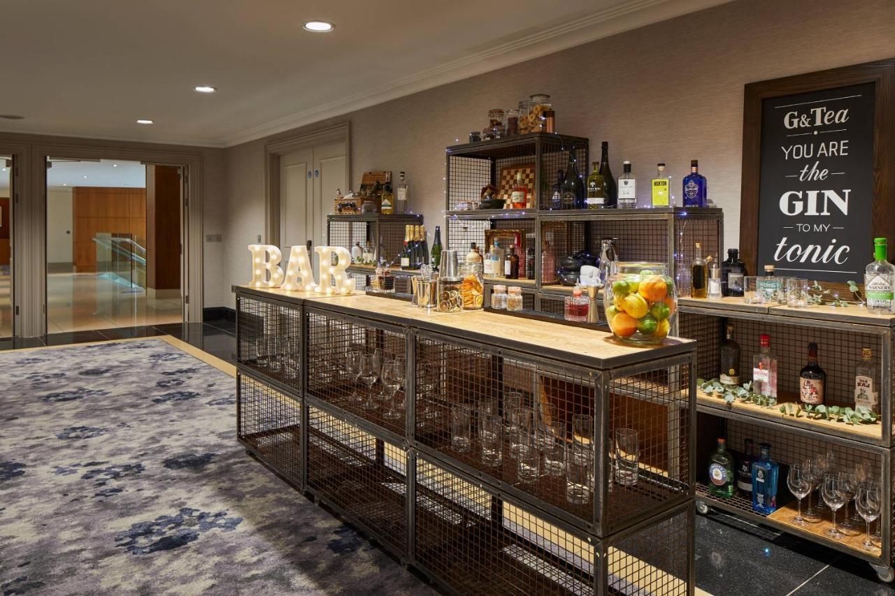 London Marriott Hotel Canary Wharf Екстериор снимка The bar at the 100 Queen's Gate