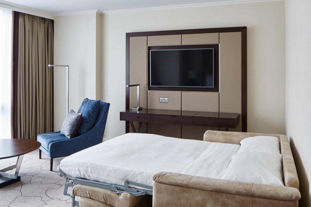 London Marriott Hotel Canary Wharf Екстериор снимка A sofa bed