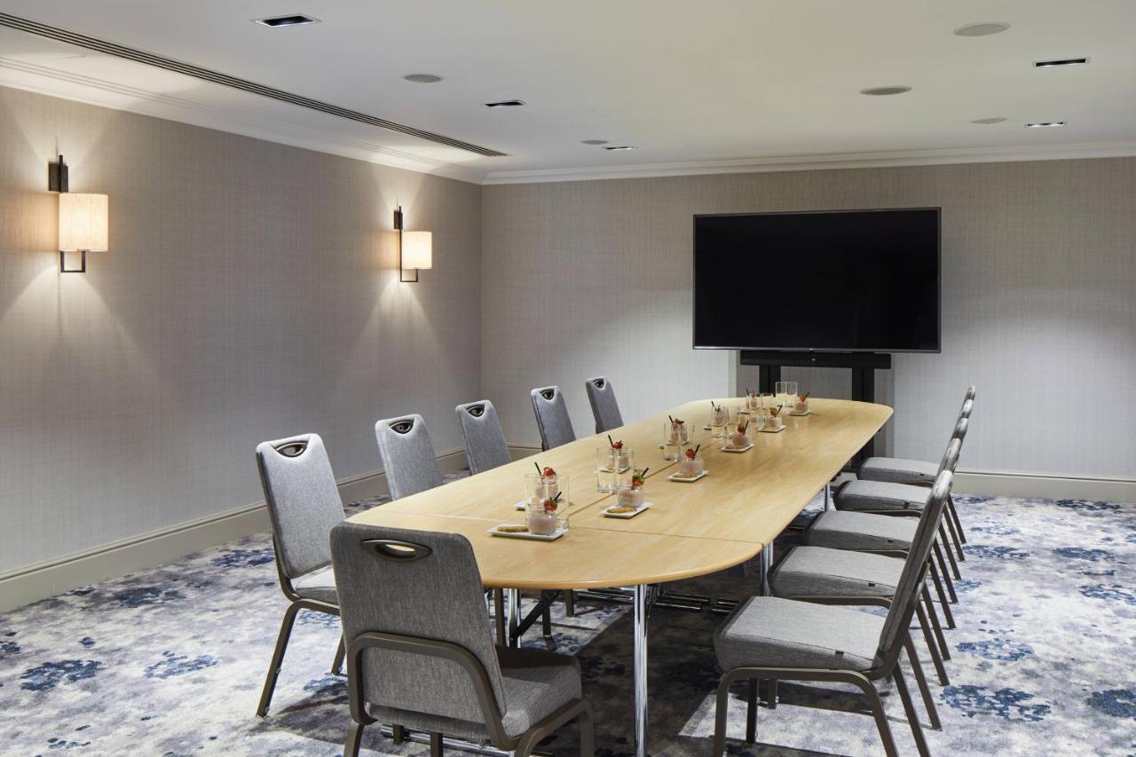 London Marriott Hotel Canary Wharf Екстериор снимка A meeting room at the hotel