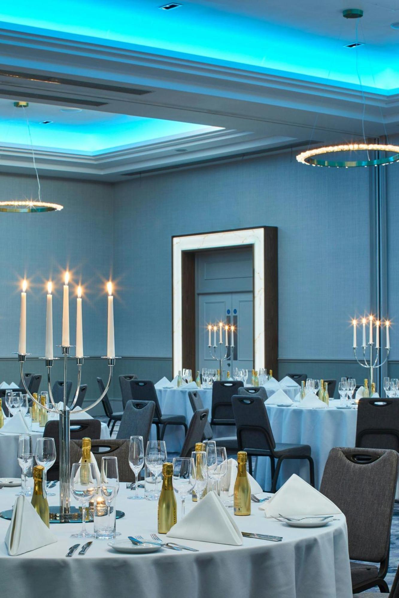 London Marriott Hotel Canary Wharf Екстериор снимка The Blue Room